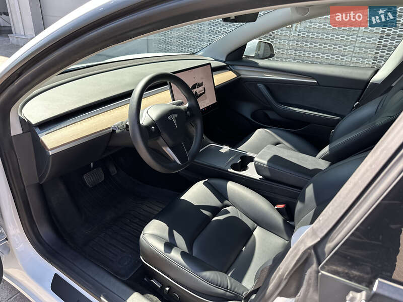 Седан Tesla Model 3 2022 в Львові