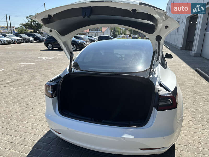 Седан Tesla Model 3 2022 в Львові