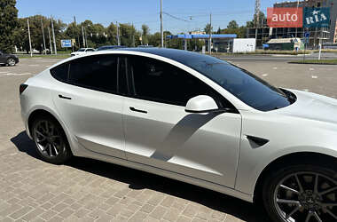 Седан Tesla Model 3 2022 в 