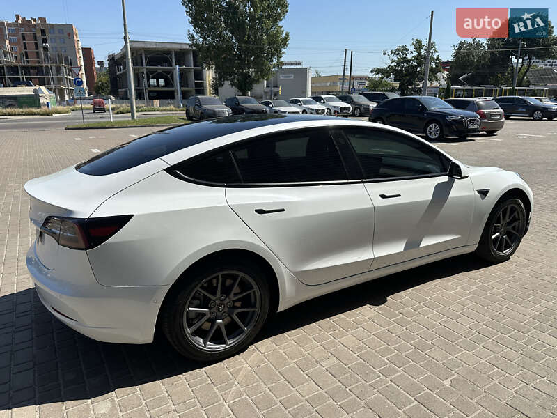 Седан Tesla Model 3 2022 в Львові