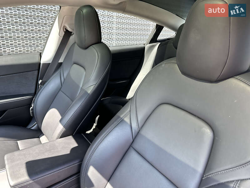 Седан Tesla Model 3 2022 в Львові