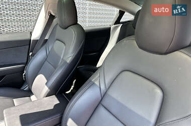 Седан Tesla Model 3 2022 в 