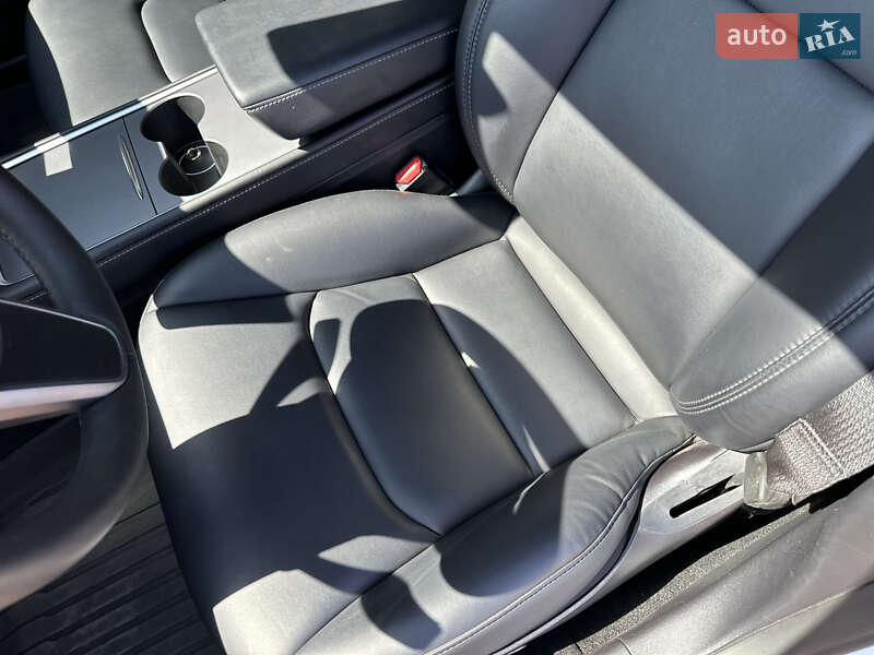 Седан Tesla Model 3 2022 в Львові