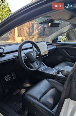 Седан Tesla Model 3 2022 в 