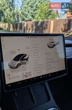 Седан Tesla Model 3 2022 в 