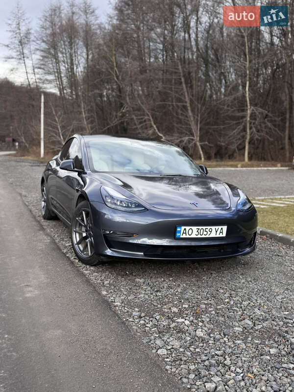 Седан Tesla Model 3 2022 в Ужгороді