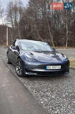 Седан Tesla Model 3 2022 в 