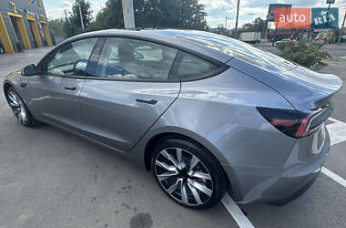 Седан Tesla Model 3 2024 в 