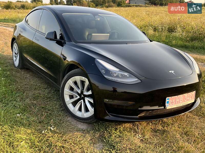 Седан Tesla Model 3 2021 в Луцке
