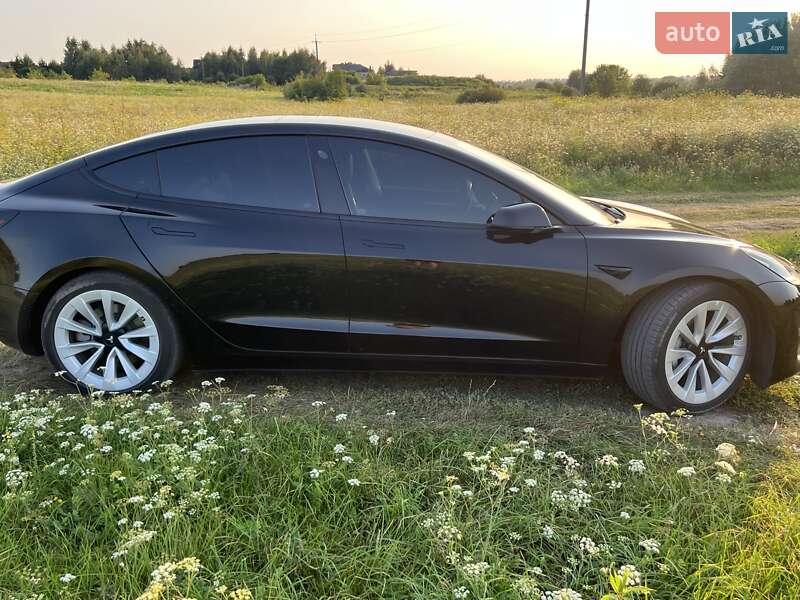 Седан Tesla Model 3 2021 в Луцке