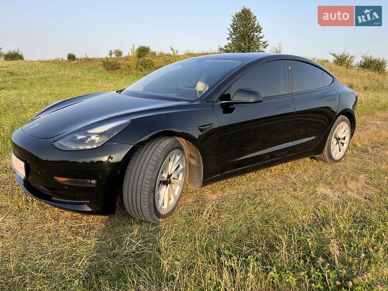 Седан Tesla Model 3 2021 в Луцке
