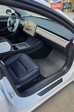 Седан Tesla Model 3 2023 в 