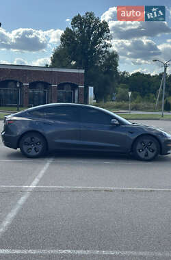 Седан Tesla Model 3 2021 в 