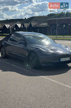 Седан Tesla Model 3 2021 в 