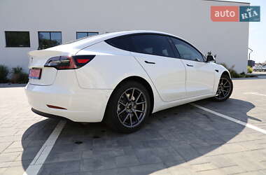 Седан Tesla Model 3 2021 в 