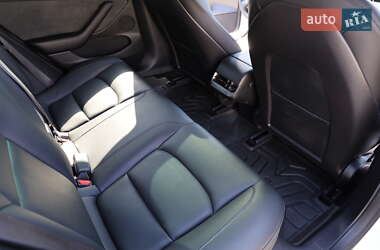 Седан Tesla Model 3 2021 в 