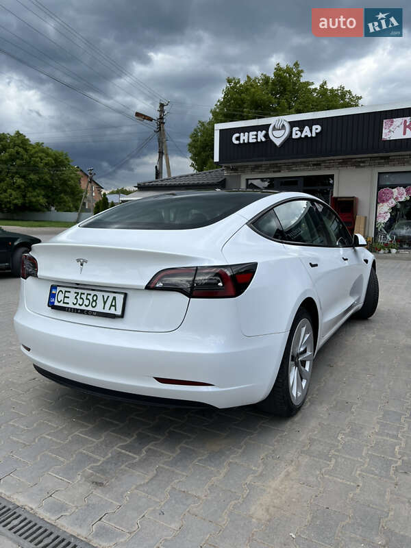 Седан Tesla Model 3 2022 в Чернівцях