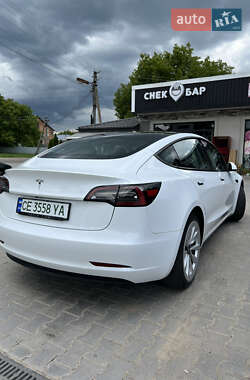 Седан Tesla Model 3 2022 в 