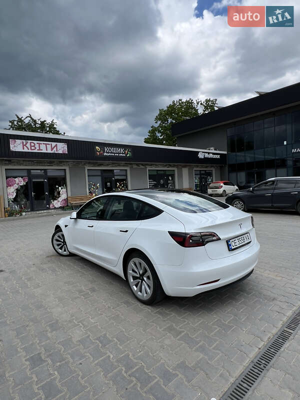 Седан Tesla Model 3 2022 в Чернівцях