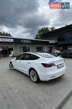 Седан Tesla Model 3 2022 в 