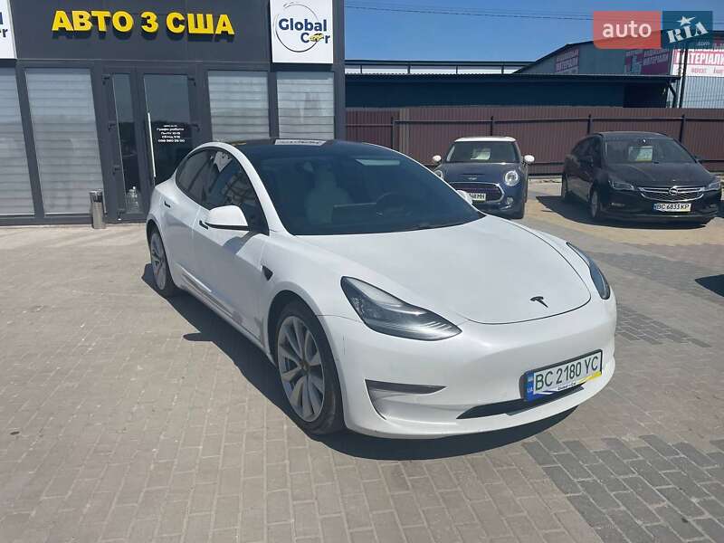 Седан Tesla Model 3 2020 в 