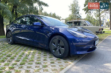 Седан Tesla Model 3 2021 в 