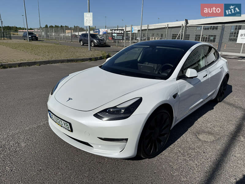 Седан Tesla Model 3 2021 в Львові