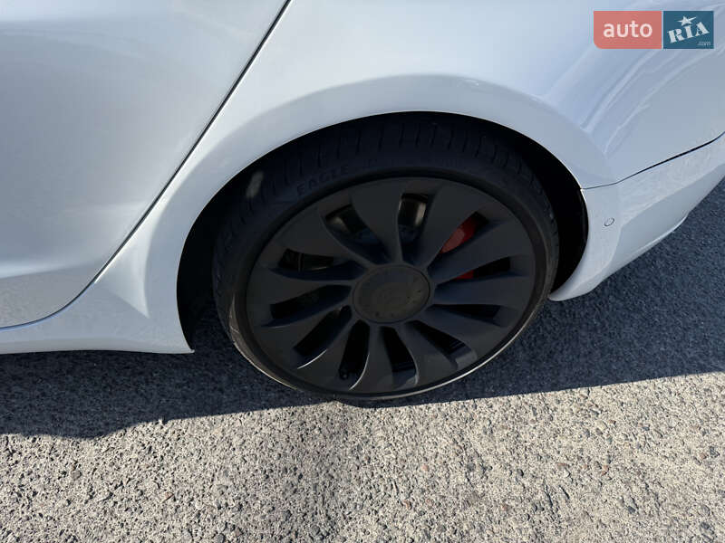 Седан Tesla Model 3 2021 в Львові