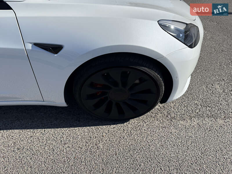 Седан Tesla Model 3 2021 в Львові