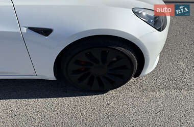 Седан Tesla Model 3 2021 в 