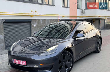 Седан Tesla Model 3 2021 в 