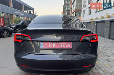 Седан Tesla Model 3 2021 в 