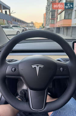 Седан Tesla Model 3 2021 в 