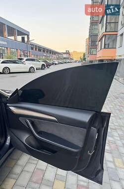 Седан Tesla Model 3 2021 в 