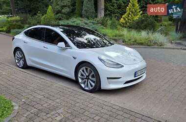 Седан Tesla Model 3 2020 в 