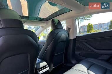 Седан Tesla Model 3 2020 в 