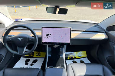 Седан Tesla Model 3 2020 в 