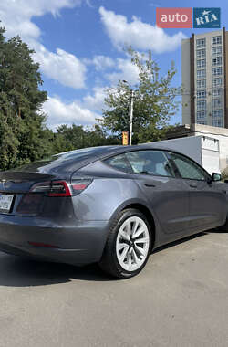 Седан Tesla Model 3 2023 в 