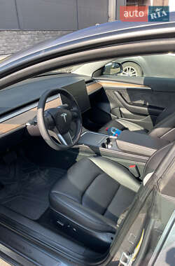 Седан Tesla Model 3 2023 в 