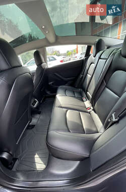 Седан Tesla Model 3 2023 в 