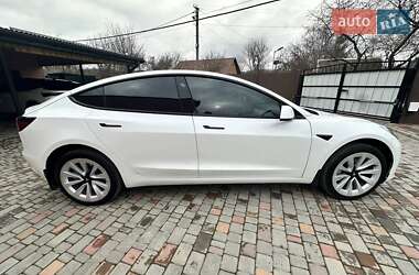 Седан Tesla Model 3 2023 в 