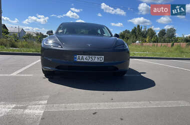 Седан Tesla Model 3 2024 в 