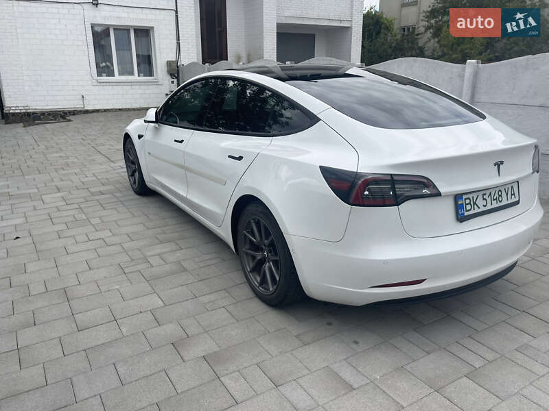 Седан Tesla Model 3 2021 в Рівному