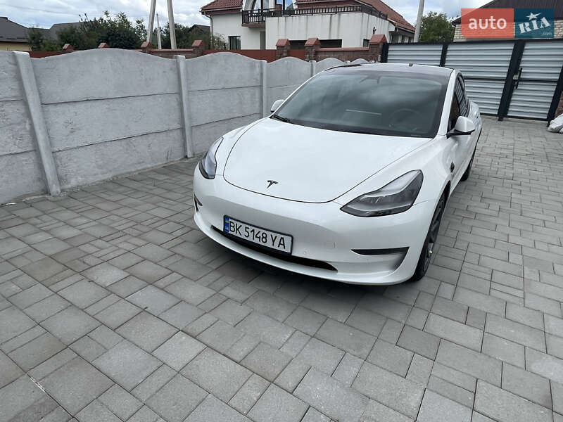 Седан Tesla Model 3 2021 в Рівному