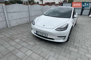 Седан Tesla Model 3 2021 в 