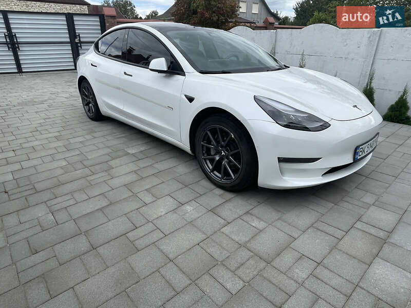 Tesla Model 3 2021