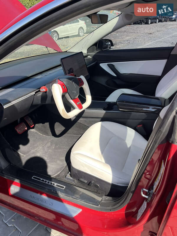 Седан Tesla Model 3 2020 в Львове