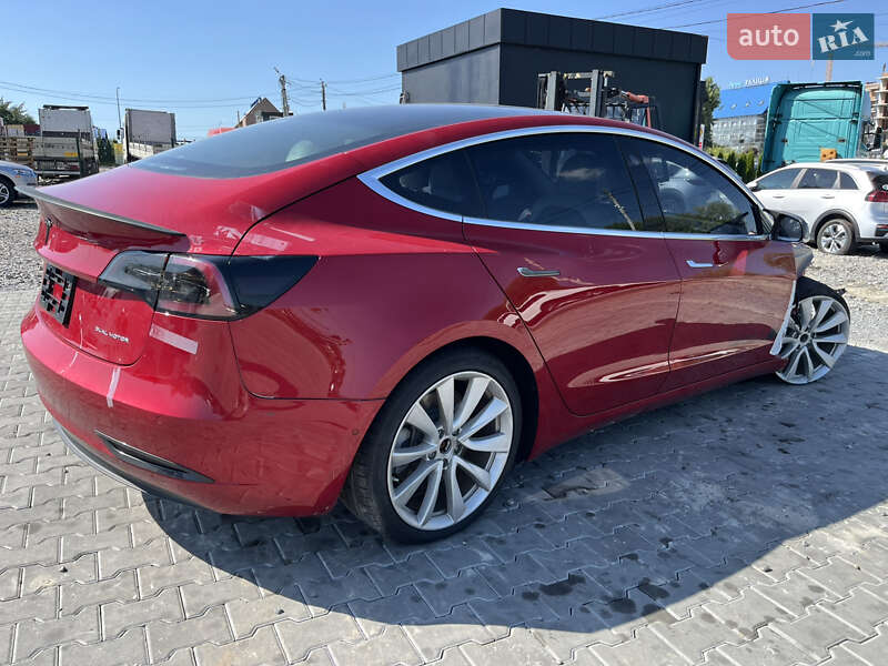 Седан Tesla Model 3 2020 в Львове