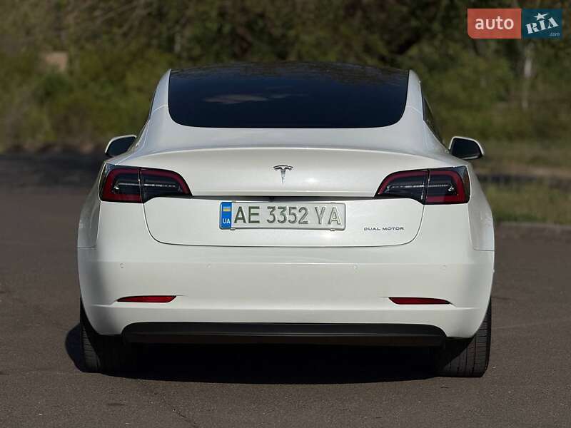 Седан Tesla Model 3 2021 в Каменском