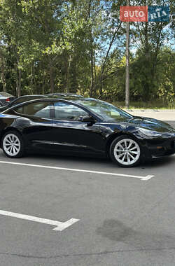 Седан Tesla Model 3 2022 в 